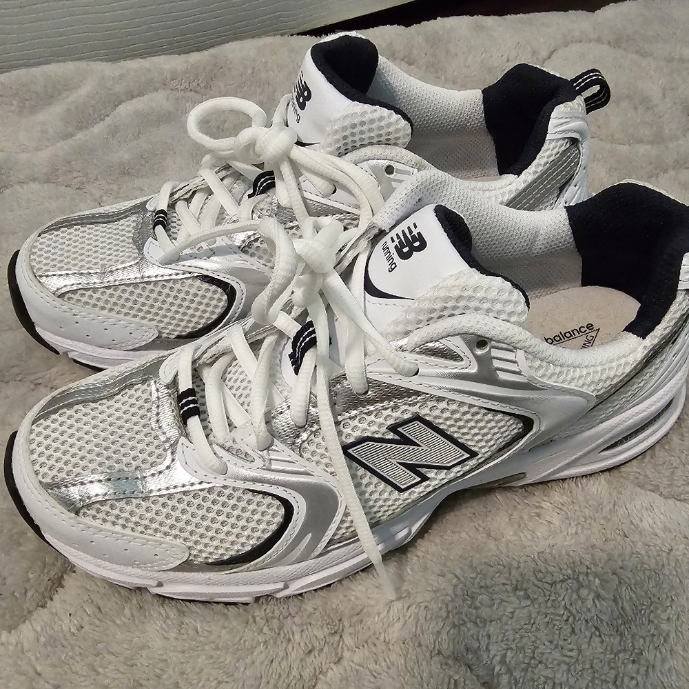 New balance 530 sneaker women size 8 mens size 6.5 used